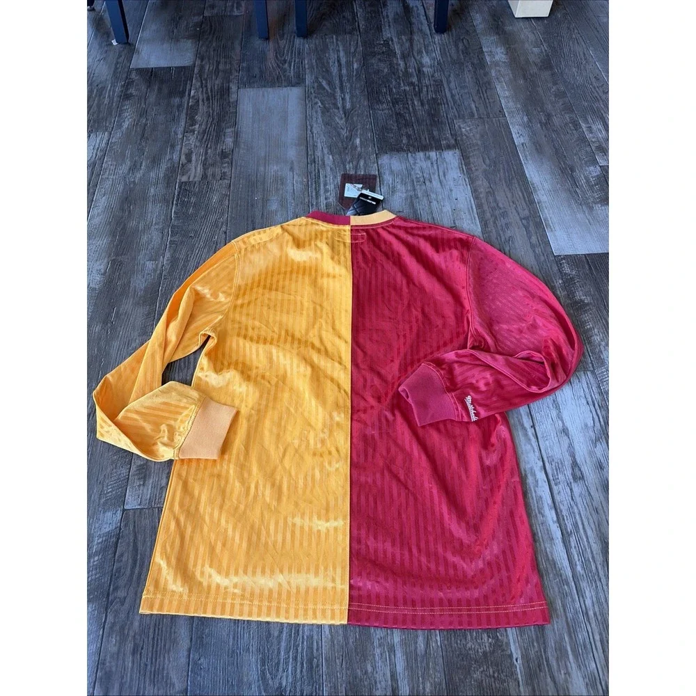 Men's Mitchell & Ness Yellow/Red Atlanta Hawks Long Sleeve Hardwood‎ Medium